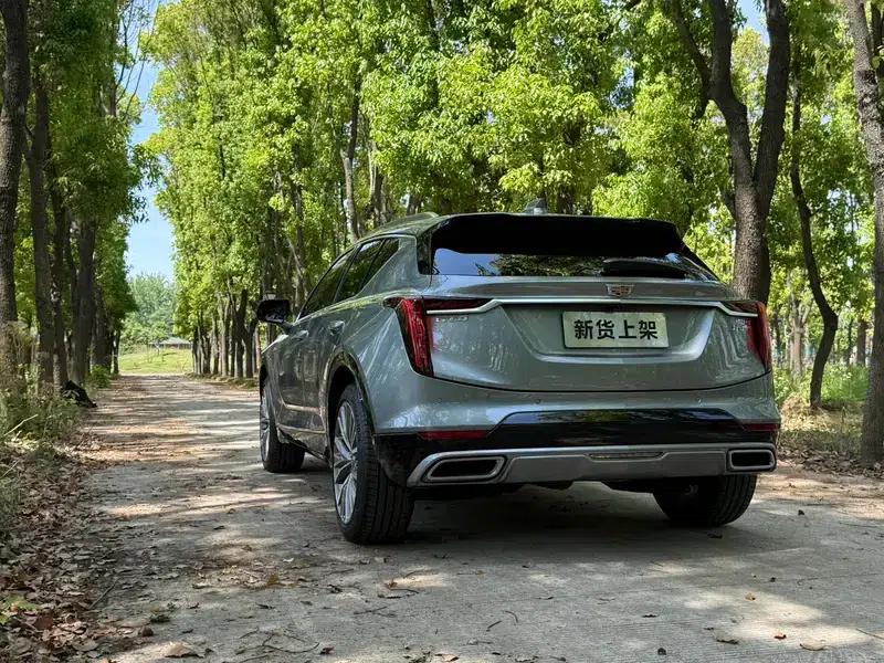 2023 Cadillac GT4 25T Premium — миниатюра 4