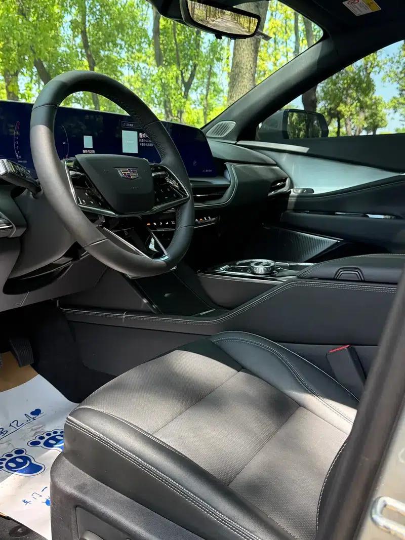 2023 Cadillac GT4 25T Premium — миниатюра 7