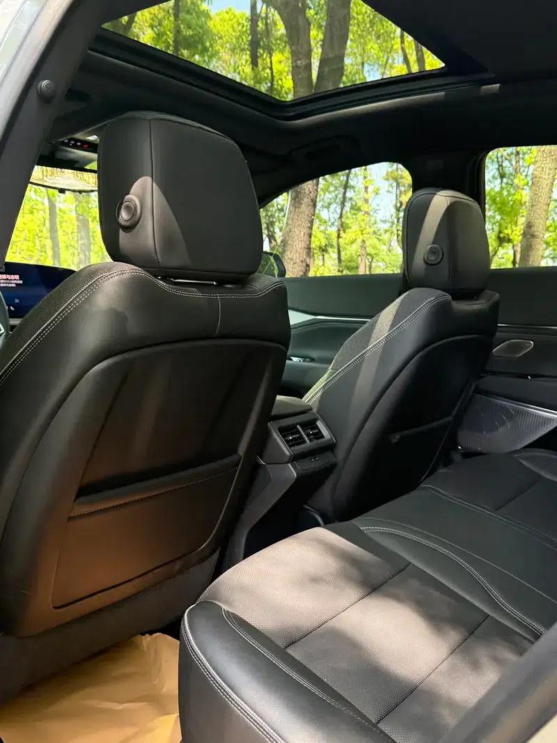 2023 Cadillac GT4 25T Premium — миниатюра 8