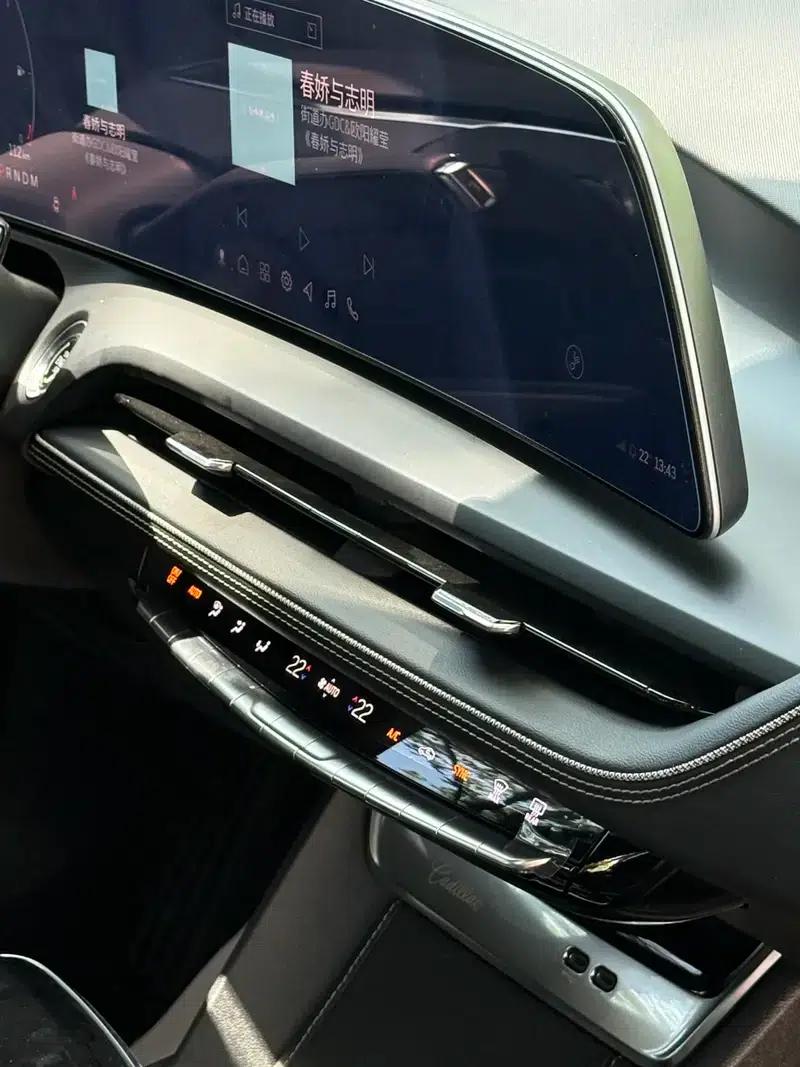 2023 Cadillac GT4 25T Premium — миниатюра 10