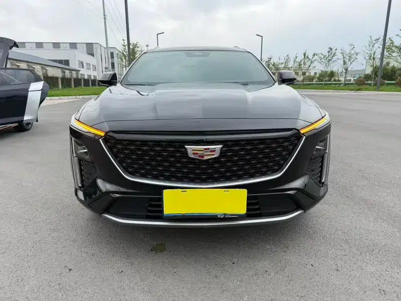2023 Cadillac GT4 25T Luxury — миниатюра 2