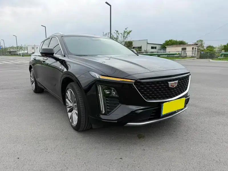 2023 Cadillac GT4 25T Luxury — миниатюра 3