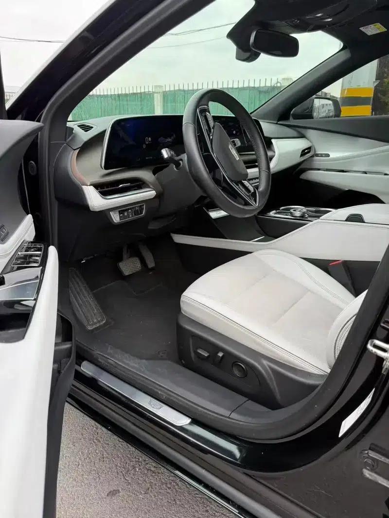 2023 Cadillac GT4 25T Luxury — миниатюра 6