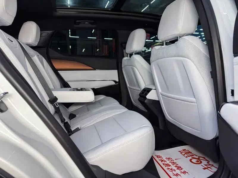 2023 Cadillac GT4 25T Luxury Edition — миниатюра 13