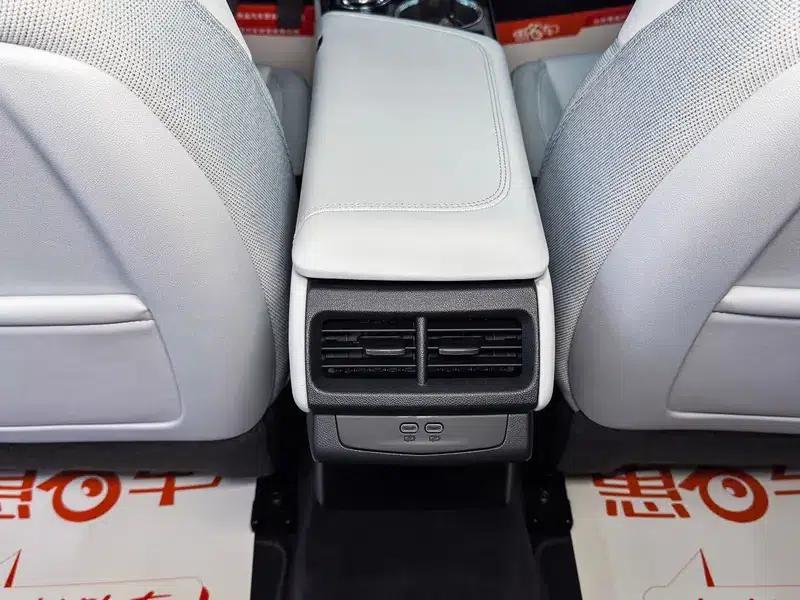 2023 Cadillac GT4 25T Luxury Edition — миниатюра 7