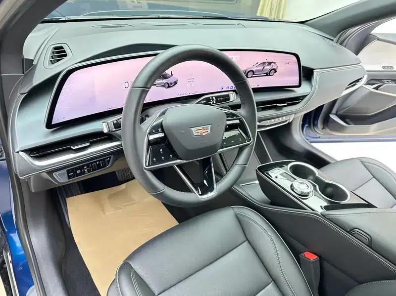 2023 Cadillac GT4 25T Luxury — миниатюра 12