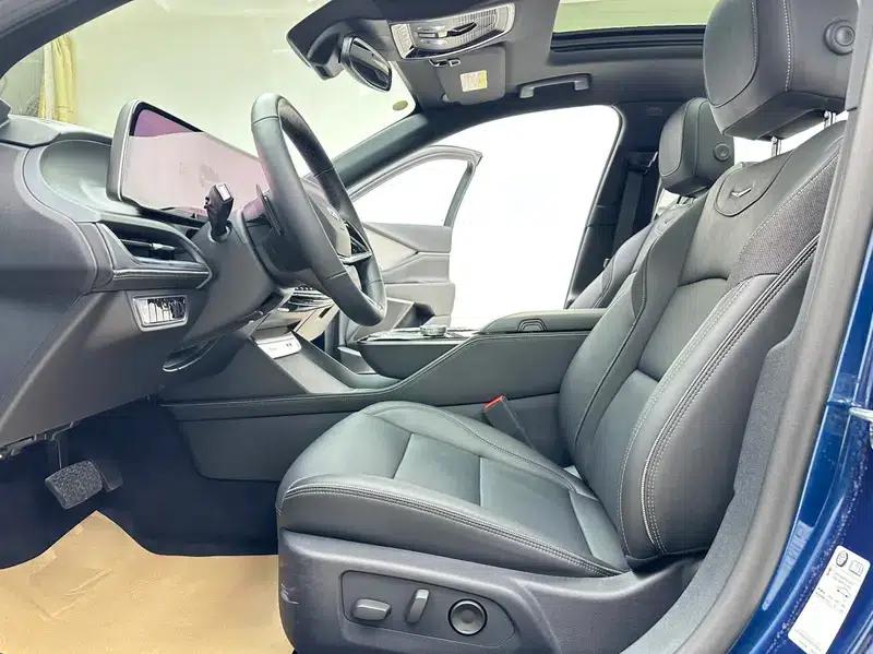 2023 Cadillac GT4 25T Luxury — миниатюра 13