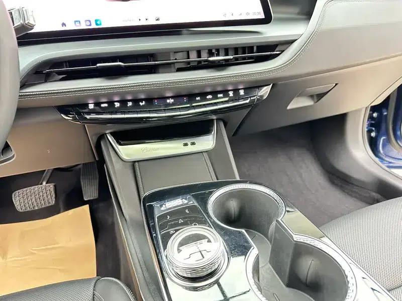 2023 Cadillac GT4 25T Luxury — миниатюра 9