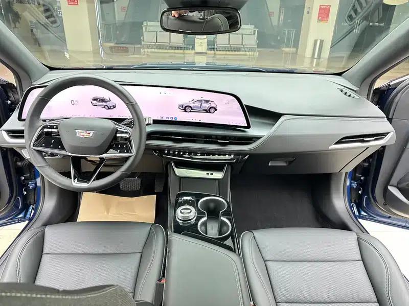 2023 Cadillac GT4 25T Luxury — миниатюра 10