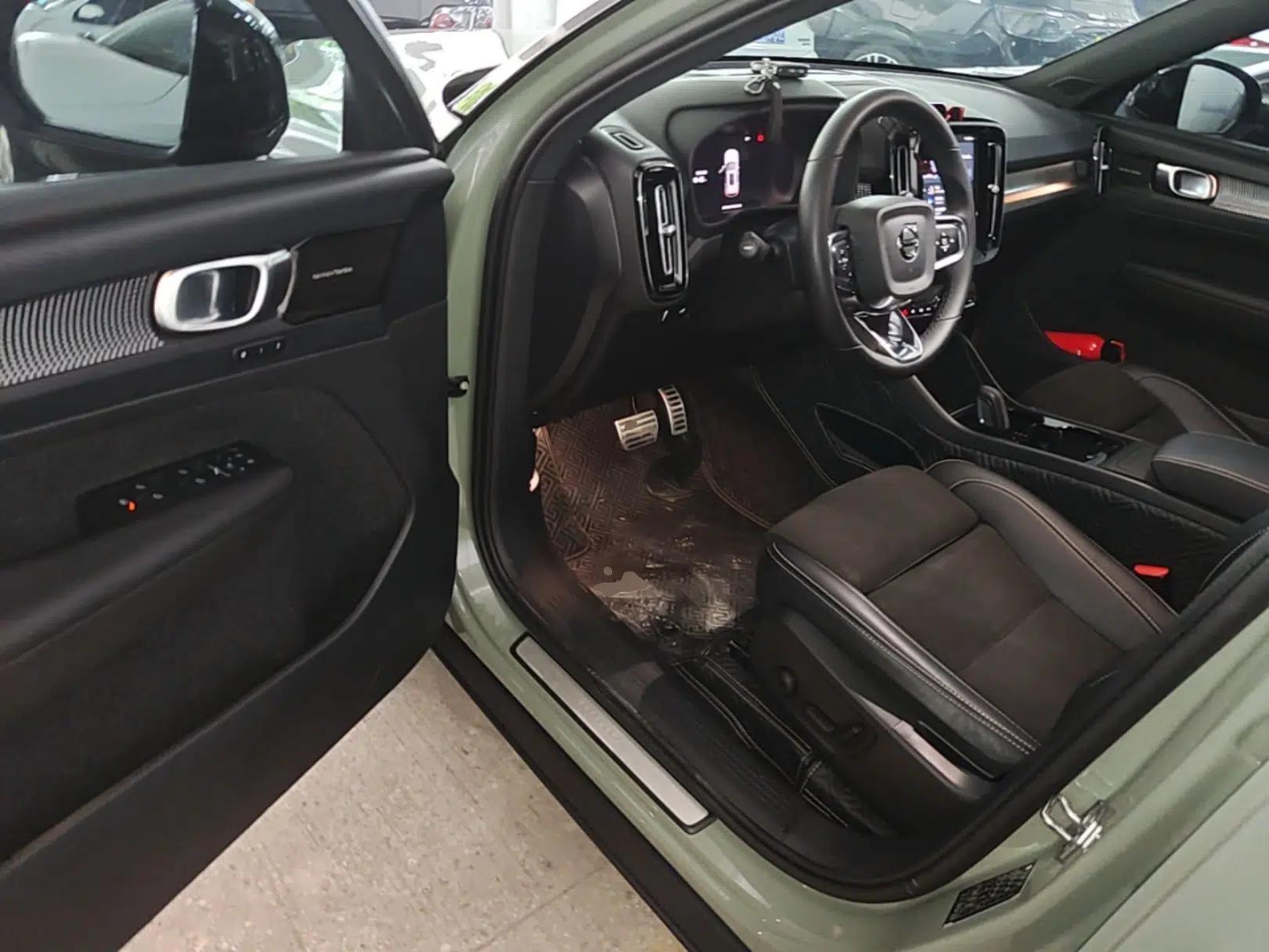 Volvo XC40 New Energy 2022 Long-Range PRO Version — миниатюра 18