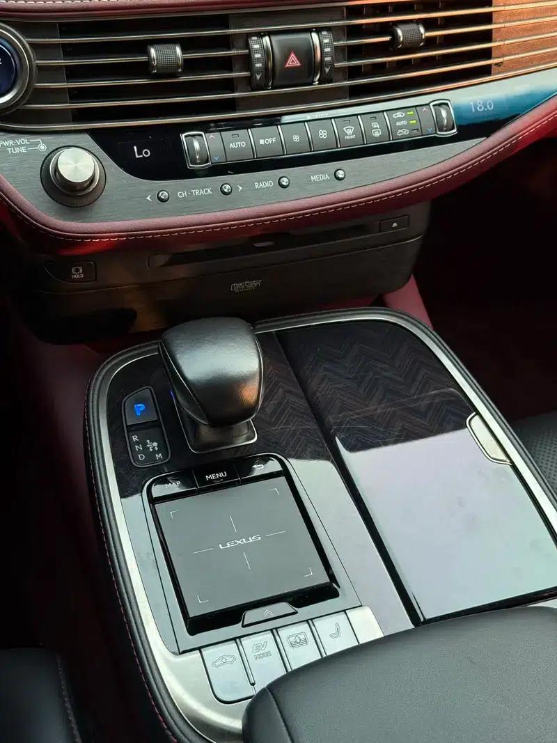 Lexus LS 2018 500h Executive Edition (China VI Emission Standard) — миниатюра 12
