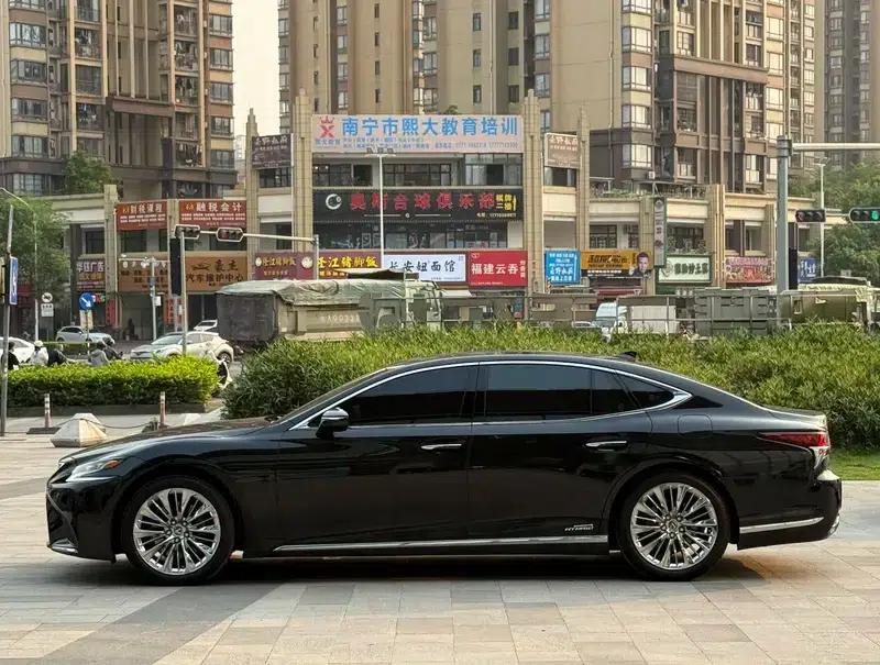 Lexus LS 2018 500h Executive Edition (China VI Emission Standard) — миниатюра 3
