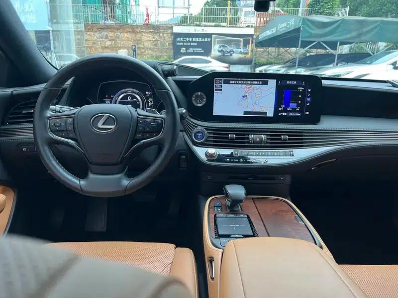 Lexus LS 2021 500h Premium Edition — миниатюра 11