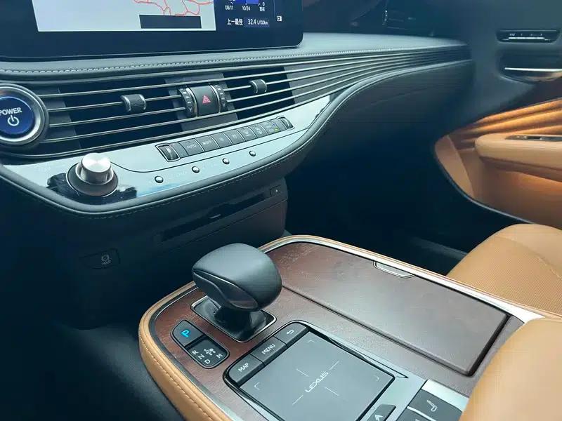 Lexus LS 2021 500h Premium Edition — миниатюра 6