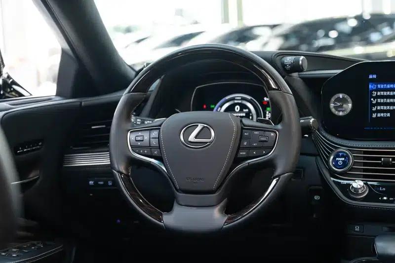 Lexus LS 2021 500h Luxury Edition — миниатюра 18