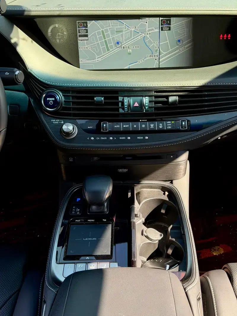 Lexus LS 2020 500h Executive Edition (China VI Emission Standard) — миниатюра 9
