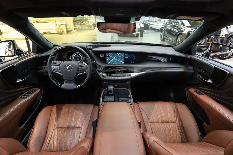 Lexus LS 2018 500h Executive Edition (China VI Emission Standard) — миниатюра 16