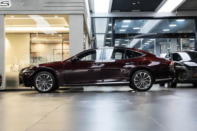 Lexus LS 2018 500h Executive Edition (China VI Emission Standard) — миниатюра 3