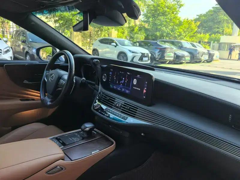 Lexus LS 2021 500h Premium Edition — миниатюра 11