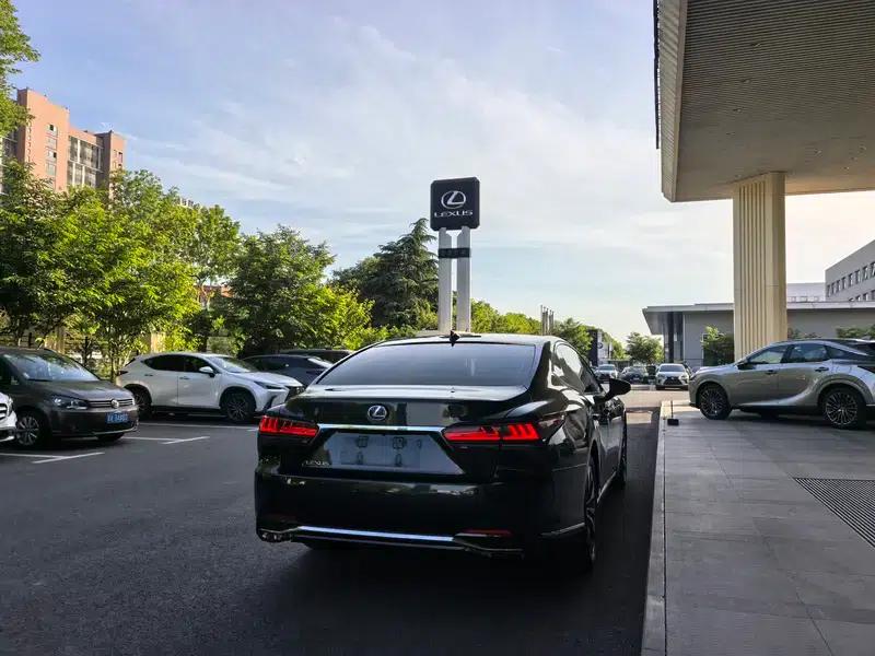 Lexus LS 2021 500h Premium Edition — миниатюра 7