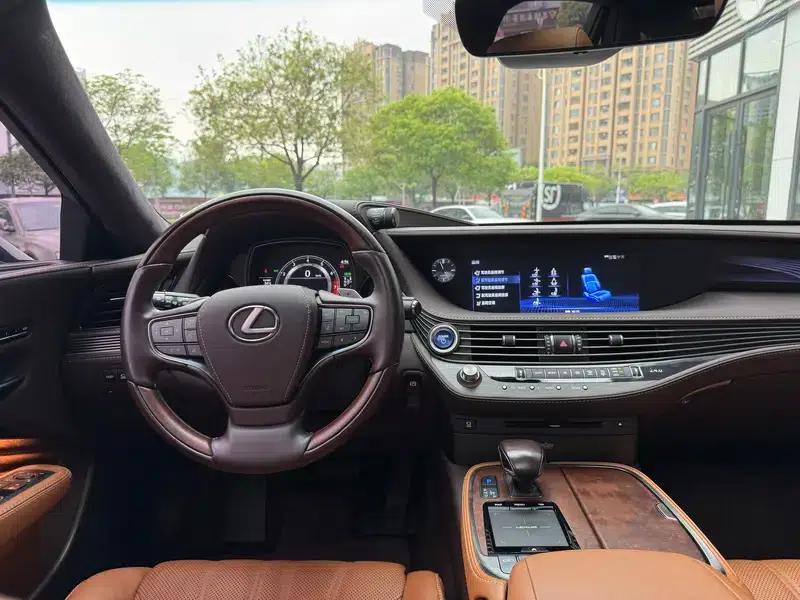 Lexus LS 2018 500h Executive Edition (China VI Emission Standard) — миниатюра 13