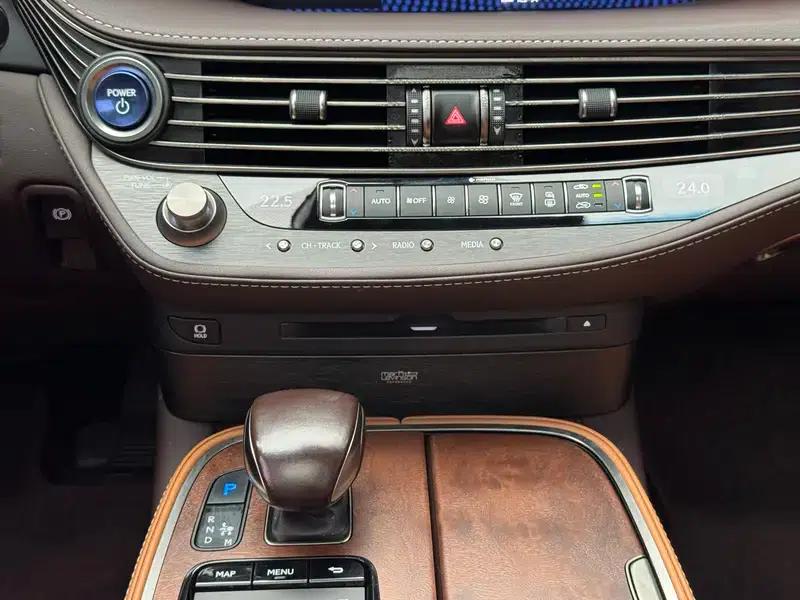 Lexus LS 2018 500h Executive Edition (China VI Emission Standard) — миниатюра 8