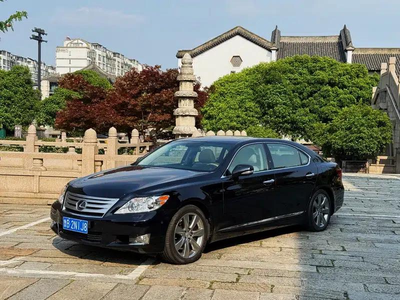 Lexus LS 2010 600hL — миниатюра 1