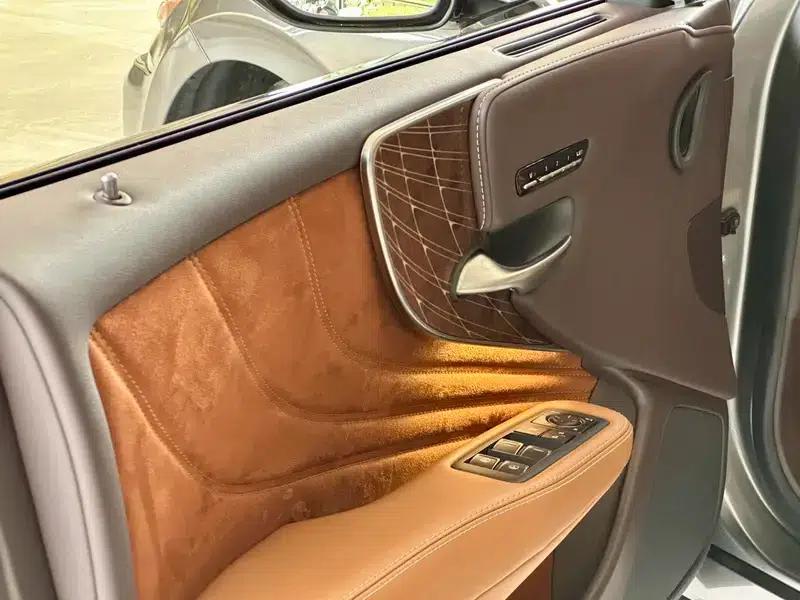 Lexus LS 2018 500h Executive Edition (China VI Emission Standard) — миниатюра 13
