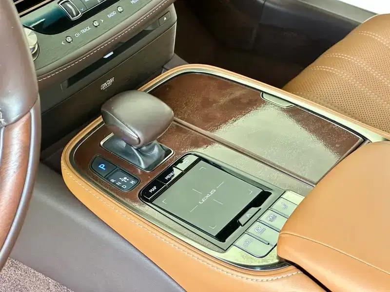 Lexus LS 2018 500h Executive Edition (China VI Emission Standard) — миниатюра 24