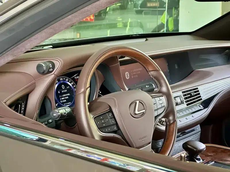 Lexus LS 2018 500h Executive Edition (China VI Emission Standard) — миниатюра 27