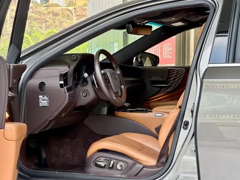 Lexus LS 2018 500h Executive Edition (China VI Emission Standard) — миниатюра 33