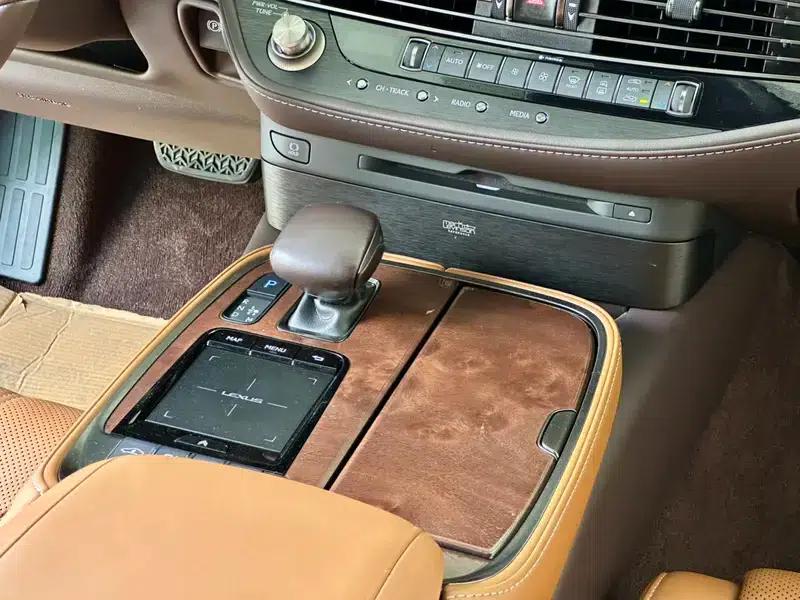 Lexus LS 2018 500h Executive Edition (China VI Emission Standard) — миниатюра 7