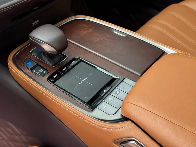 Lexus LS 2020 500h Executive Edition (China VI Emission Standard) — миниатюра 9