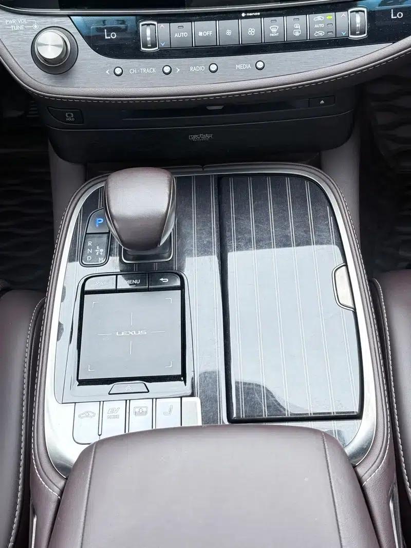 Lexus LS 2020 500h Luxury Edition (China VI Emission Standard) — миниатюра 19