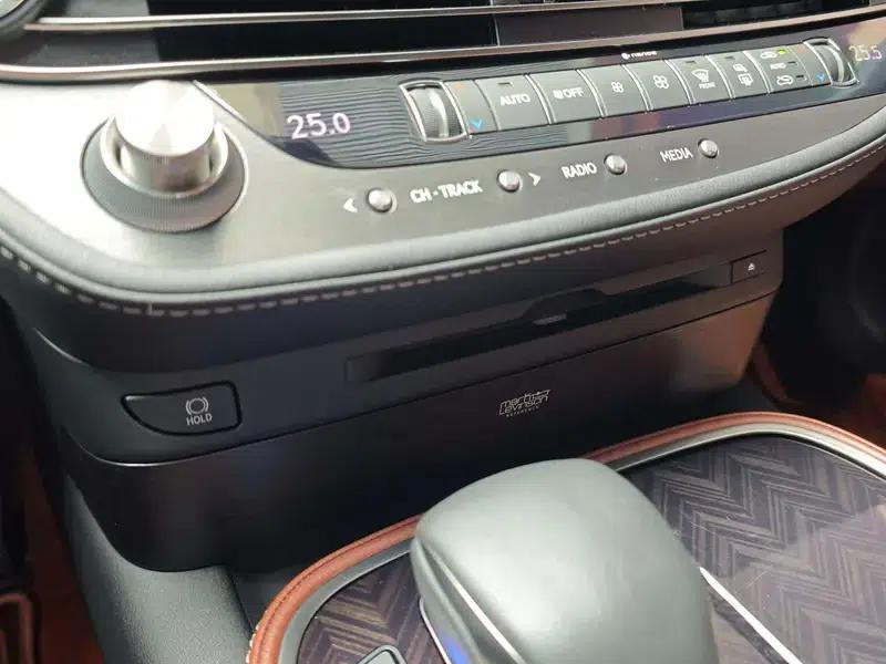 Lexus LS 2018 500h Executive Edition (China V emission standard) — миниатюра 9