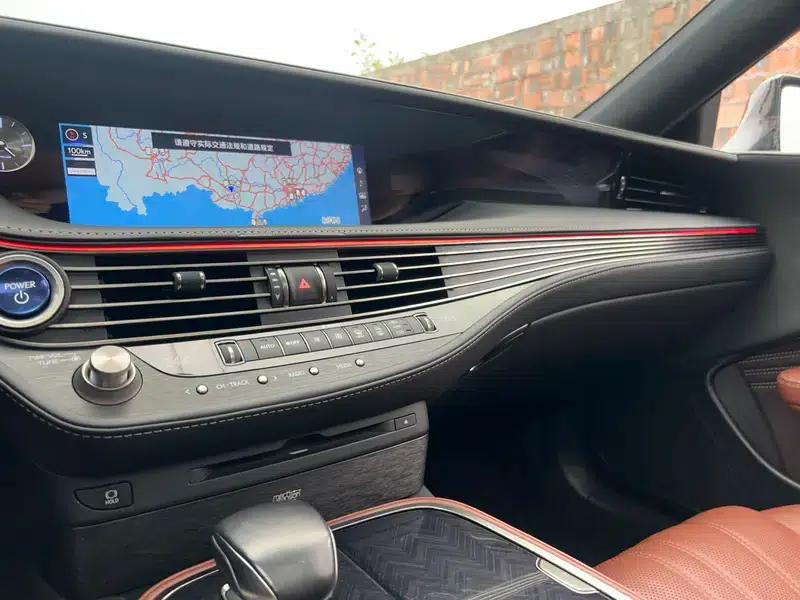Lexus LS 2018 500h Executive Edition (China VI Emission Standard) — миниатюра 17