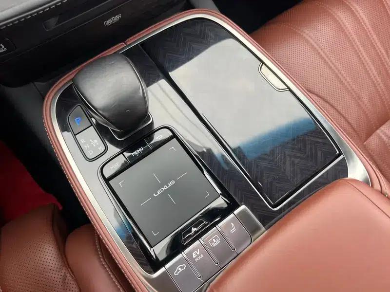 Lexus LS 2018 500h Executive Edition (China VI Emission Standard) — миниатюра 35