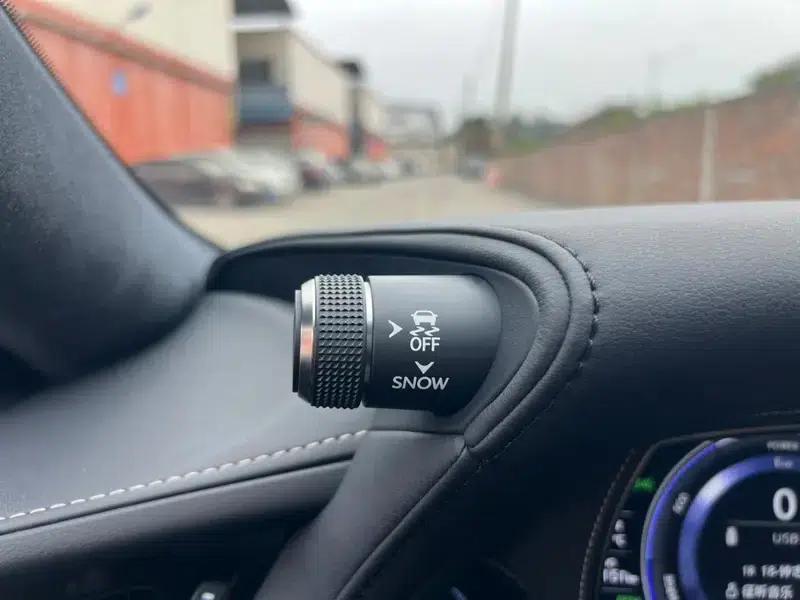 Lexus LS 2018 500h Executive Edition (China VI Emission Standard) — миниатюра 39