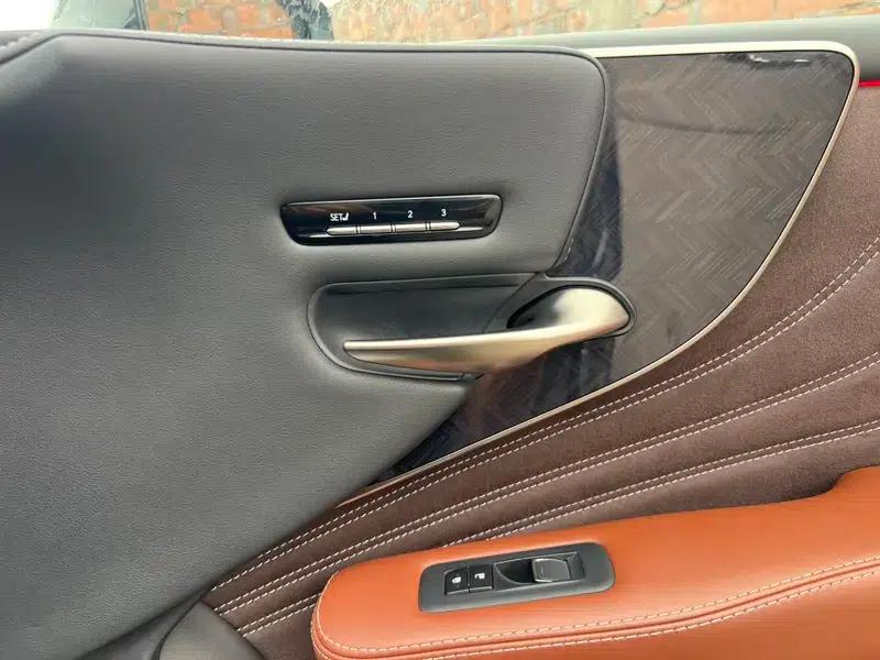 Lexus LS 2018 500h Executive Edition (China VI Emission Standard) — миниатюра 46
