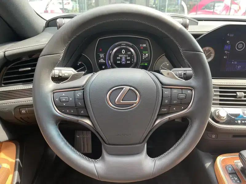 Lexus LS 2021 500h Premium Edition — миниатюра 13