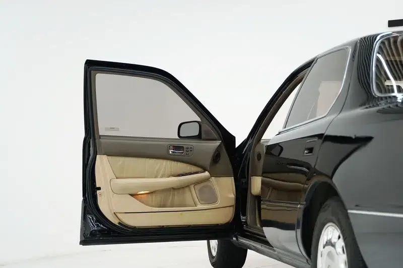 1994 Lexus LS 4.0L Automatic Rear-Wheel Drive 5-Seater (Parallel Import) — миниатюра 18