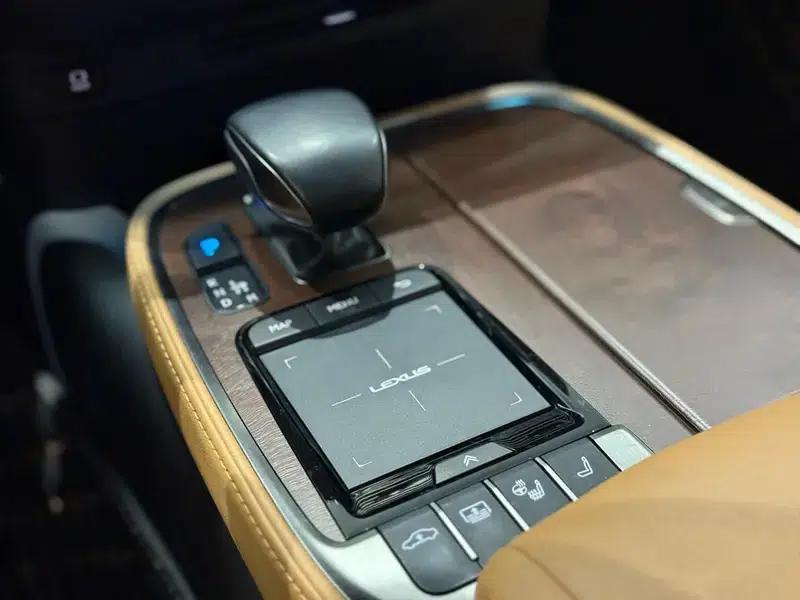Lexus LS 2021 500h Premium Edition — миниатюра 16