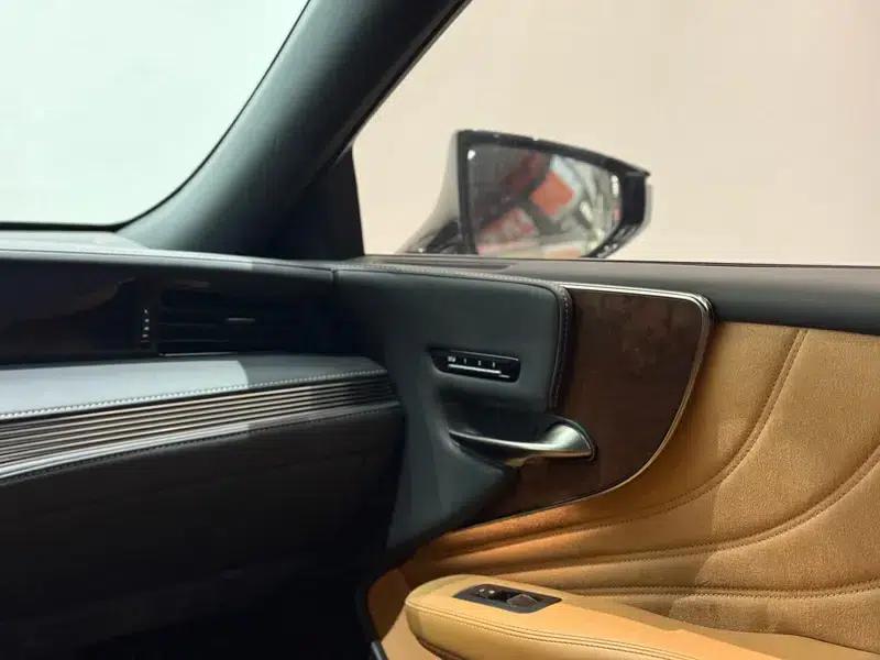 Lexus LS 2021 500h Premium Edition — миниатюра 10