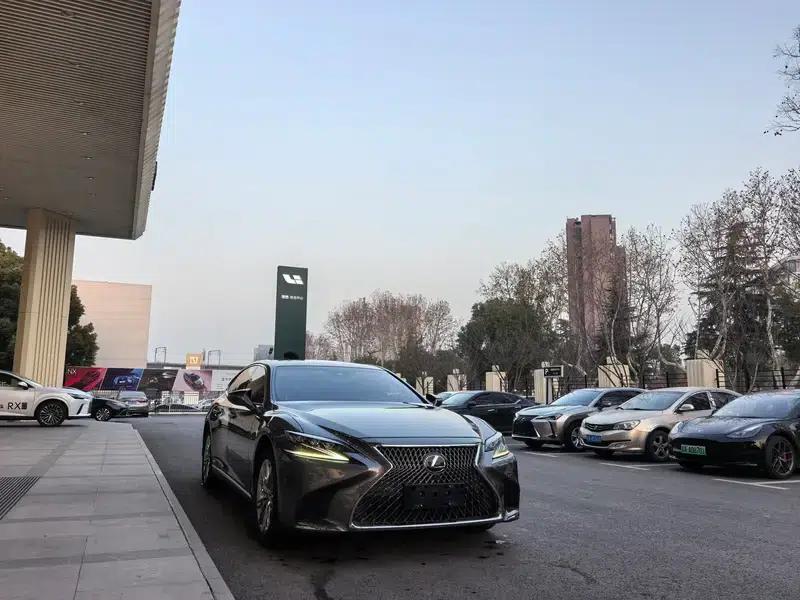 Lexus LS 2020 500h Luxury Edition (China VI Emission Standard) — миниатюра 3