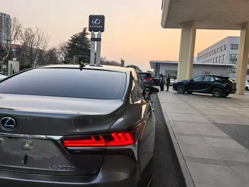 Lexus LS 2020 500h Luxury Edition (China VI Emission Standard) — миниатюра 9