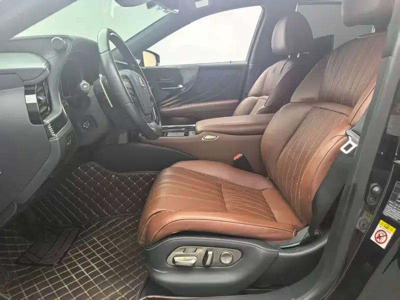 Lexus LS 2018 500h Executive Edition (China V emission standard) — миниатюра 16