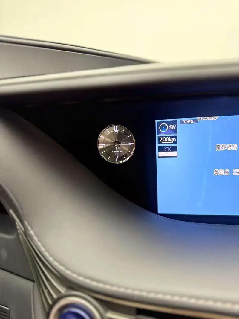 Lexus LS 2018 500h Executive Edition (China V emission standard) — миниатюра 10