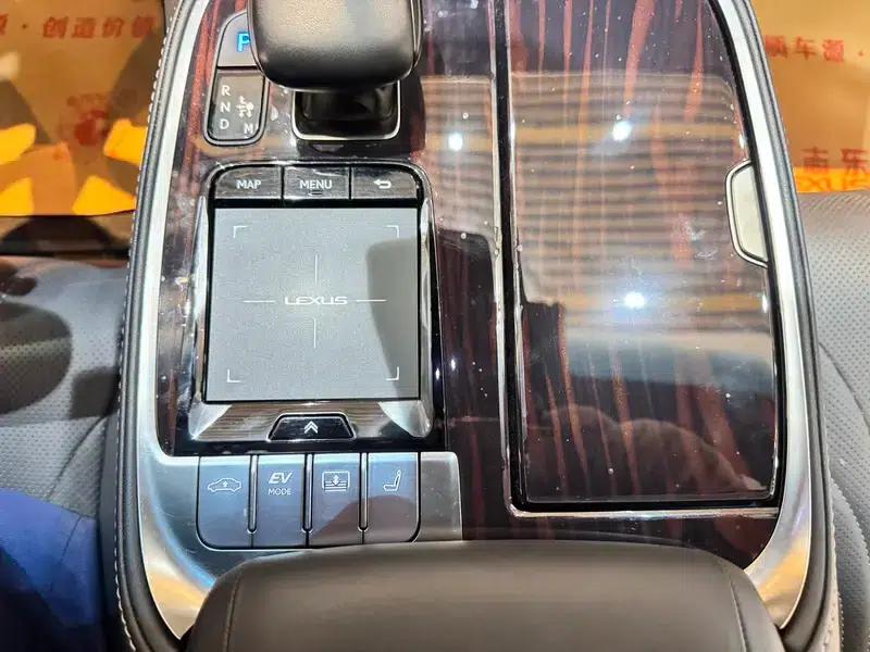 Lexus LS 2018 500h Executive Edition (China V emission standard) — миниатюра 22