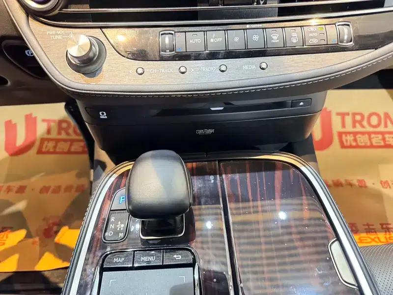 Lexus LS 2018 500h Executive Edition (China V emission standard) — миниатюра 9
