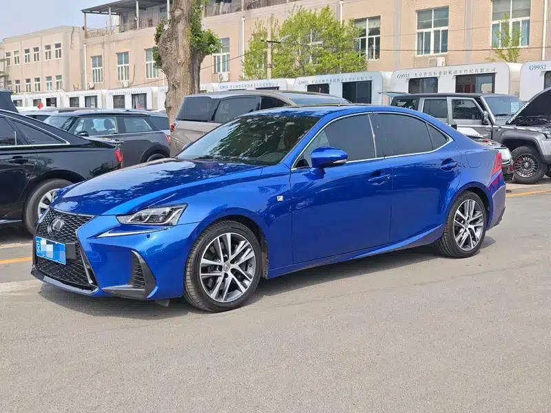Lexus IS 2017 300 F SPORT Edition — миниатюра 1